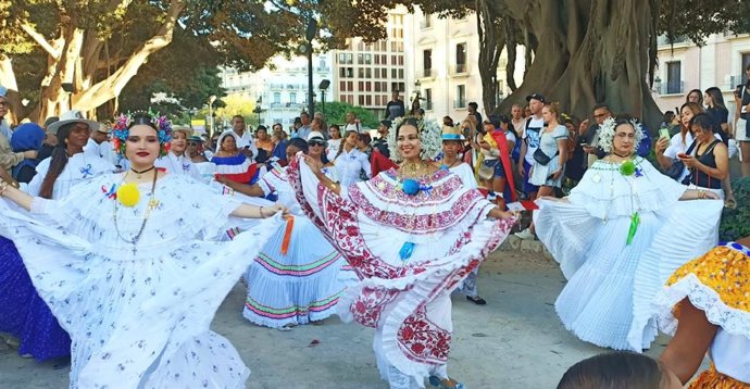 Desfile del 12 de octubre en València,