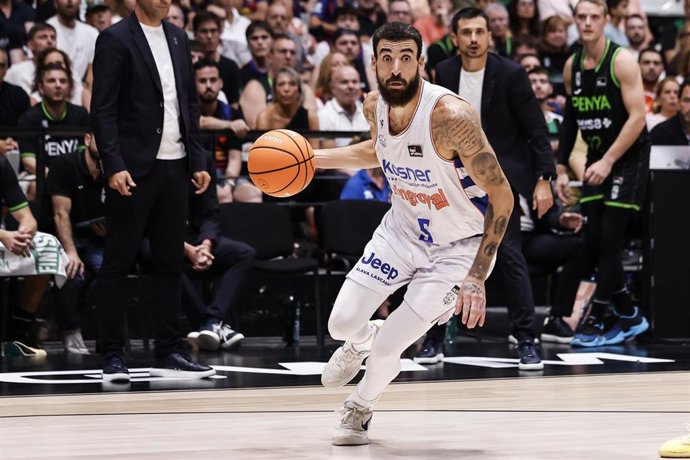 Chris Duarte durante un partido con el Kosner Baskonia
