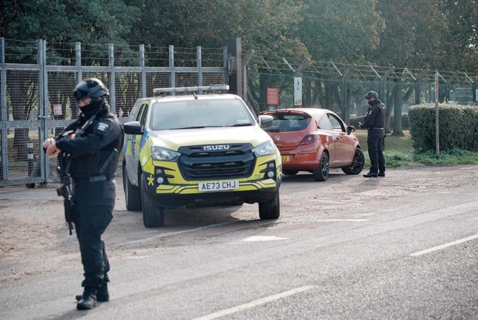 28 September 2026, United Kingdom, Fairford: A police checkpoint near RAF Fairford after major incident was declared on Sunday, with armed police manning a cordon near the village of Whelford in Gloucestershire, near RAF Fairford which is used by the Unit
