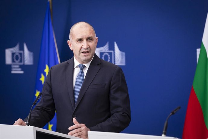 Archivo - El primer ministro búlgaro, Rumen Radev, en una rueda de prensa en Bruselas