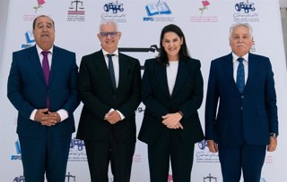 La primera ministra del Marroc, Fátima Zahra el Mansuri (centre-dreta), junt amb els líders de l'USFP, Driss Lachgar (esquerra); PI, Nizar Lbraka (centre-esquerra), i PPS, Nabil Benabdallah (dreta).