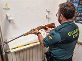 Foto: Dos menores detenidos en Albacete por tenencia ilícita de arma tras ser interceptados con un rifle robado