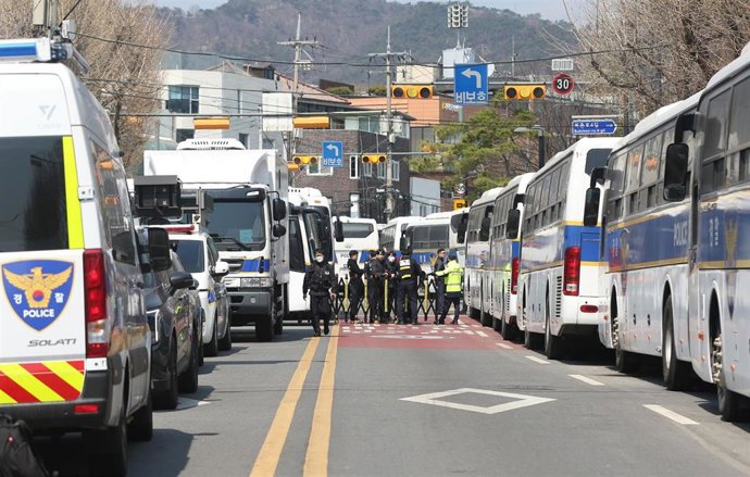 Archivo - Despliegue policial en la capital de Corea del Sur, Seúl (archivo)