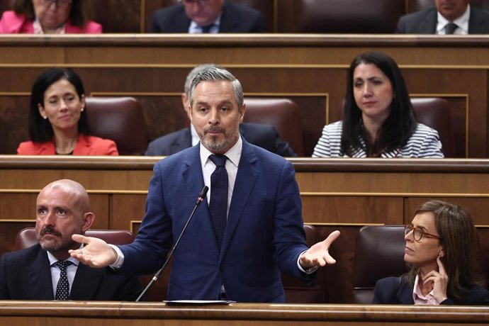 Archivo - El vicesecretario del PP de Hacienda, Vivienda e Infraestructuras, Juan Bravo, durante una sesión plenaria en el Congreso, a 29 de abril de 2026, en Madrid (España). La sesión de control se centra en la política económica, la gestión de fondos e