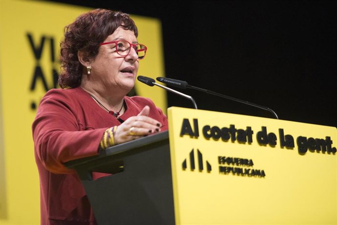 Archivo - La exconsellera Dolors Bassa interviene durante un acto central de campaña electoral en Girona, Cataluña (España), a 7 de febrero de 2021. El partido ha decidido cambiar la localización del acto, de Barcelona a Gerona para atraer el voto que más