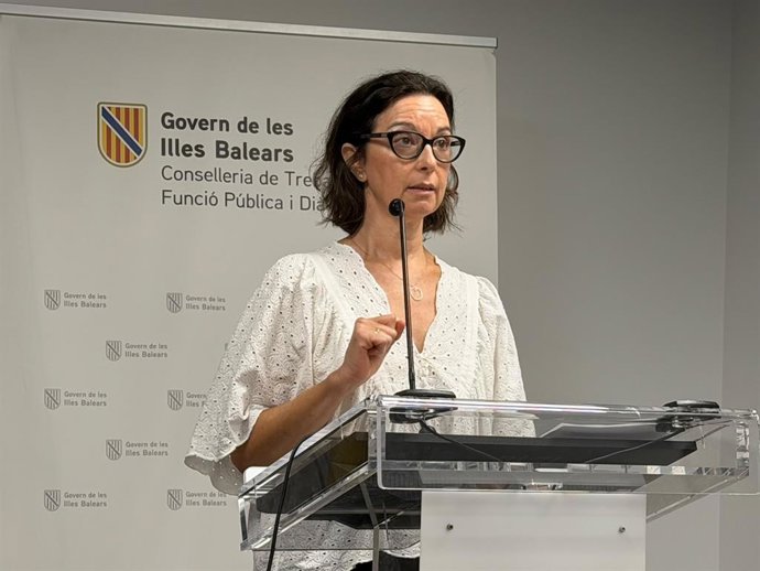 La directora del SOIB, María Luján Olivera, en rueda de prensa.
