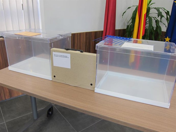 Archivo - Urnas con motivo de las elecciones generales del 10 de noviembre