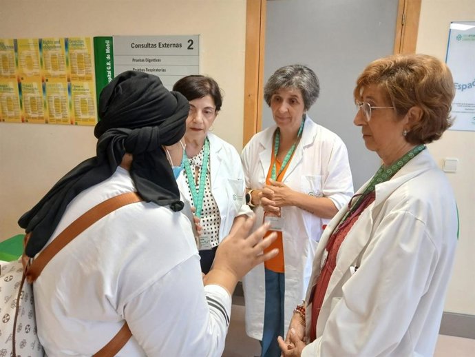 El Hospital de Motril colabora con la Asociación Contra el Cáncer para incentivar la investigación.