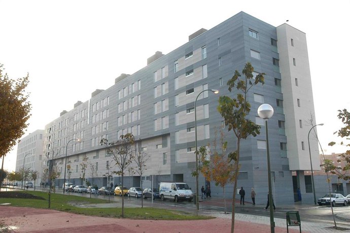 Archivo - Edificio de viviendas en Madrid.