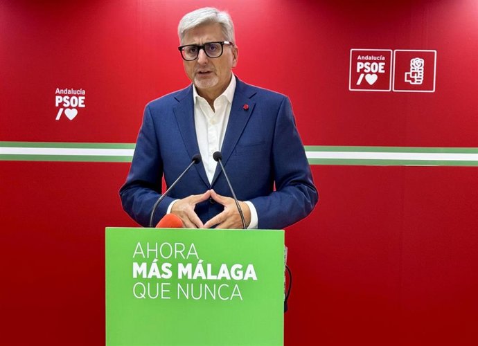 El secretario general del PSOE de Málaga, Josele Aguilar, en una rueda de prensa.