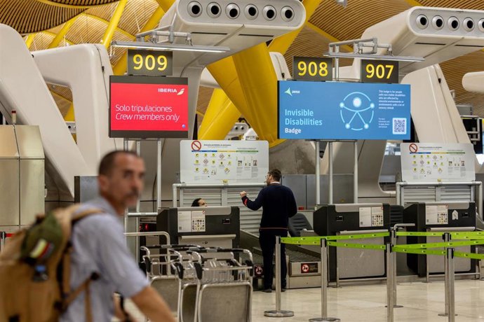 Archivo - Mostradores de facturación de Iberia  a 13 de marzo de 2026, en Madrid (España).