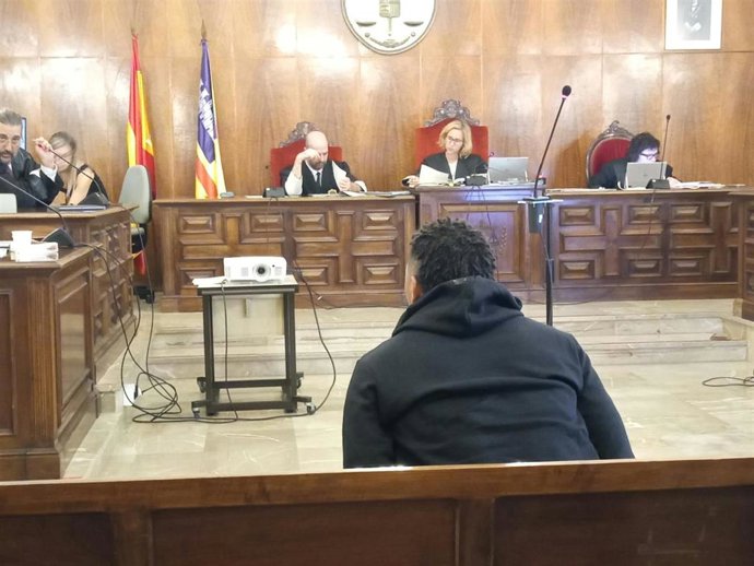 Condenado por agredir sexualmente a una mujer mientras dormía en Palma.
