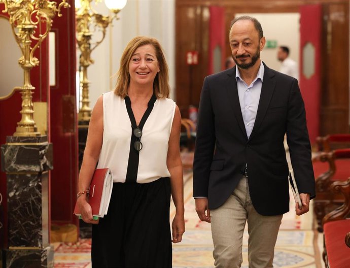 La presidenta del Congreso, Francina Armengol, y el vicepresidente del Congreso, Alfonso Rodríguez Gómez de Celis.