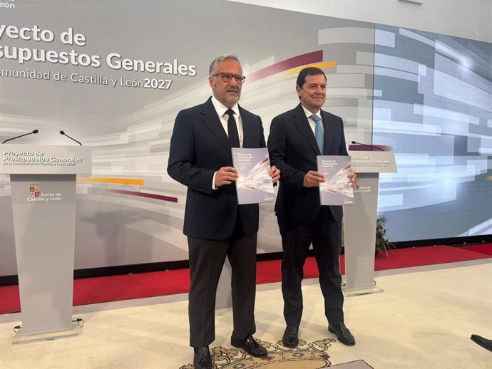 Mañueco y Pollán en la presentación del proyecto de presupuestos de la Comunidad pata 2027