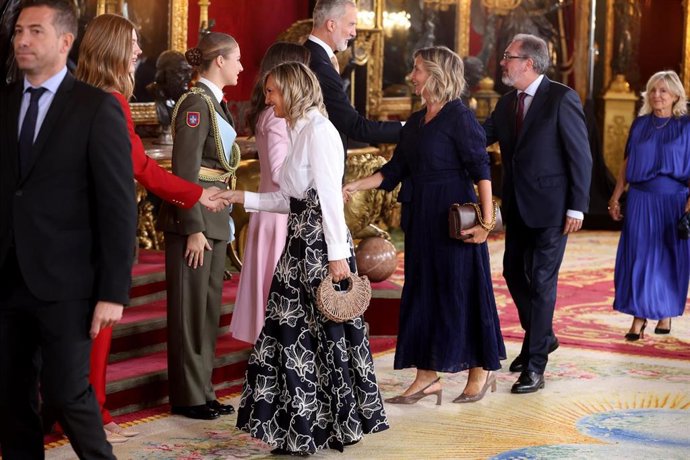 La Presidenta de UPN, Cristina Ibarrola, y la senadora UPN, María Caballero, durante la recepción con Los Reyes, la Princesa Leonor y la Infanta Sofía con motivo del día de la Fiesta Nacional, en el Palacio Real, a 12 de octubre de 2026, en Madrid (España