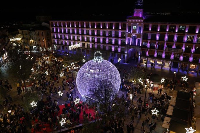 Archivo - Iluminación navidad en Toledo. Luces.