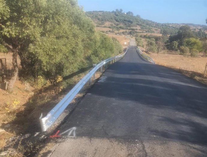 Vista de la carretera provincial que une Jimena de la Frontera con Puerto Galis (denominada CA-8201), en la provincia de Cádiz.