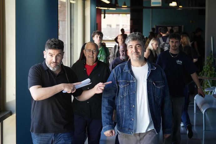 Estopa entes de la rueda de prensa en la Facultad de Geografía e Historia de la Universitat de Barcelona (UB) para anunciar su nuevo disco y gira para 2027