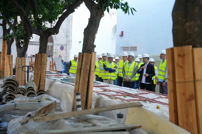El alcalde visita las obras en el monasterio de Santa Clara para comprobar el avance de los trabajos