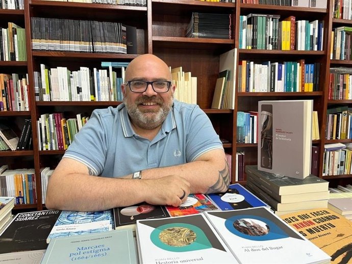 El Director General De Acción Cultural Y Normalización Llingüística, Antón García, Ha Presidido El Jurado, Del Que Han Formado Parte Sofía Fernández Castañón, Ganadora De La Edición Anterior, Y Los Filólogos Rodrigo Olay Valdés, Iris Quintana Villa