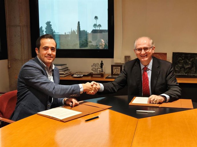 El rector de la UIC, Alfonso Méndiz, y el secretario general de Cecot, Oriol Alba