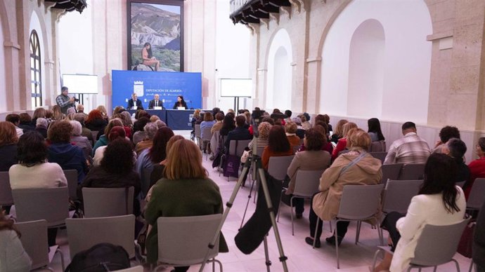 Imagen de archivo de una sesión del Consejo Provincial de la Mujer de Almería.