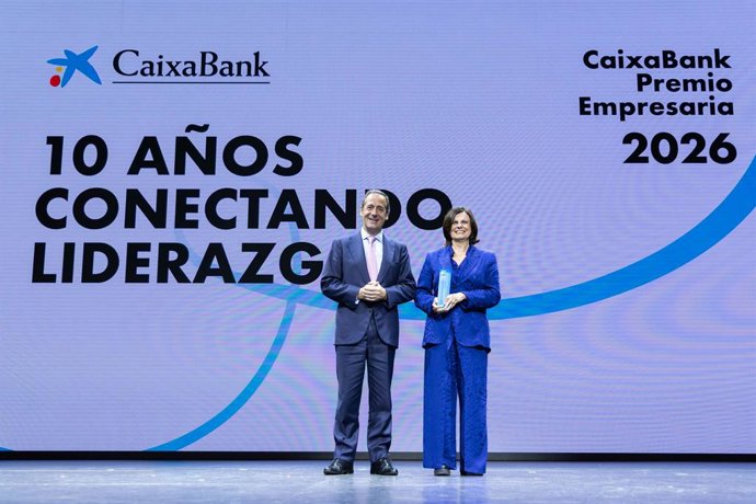 Gortázar entrega el premio a Myriam Gimeno