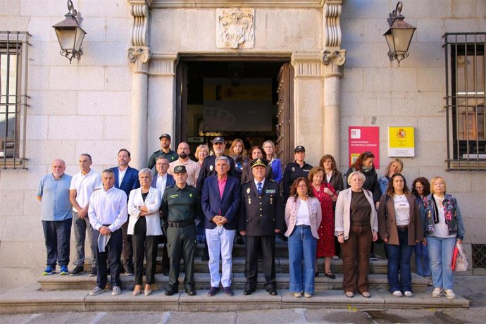 Minuto de silencio en la Delegación del Gobierno en Castilla-La Mancha por el último asesinato confirmado en las provincia de Cuenca.