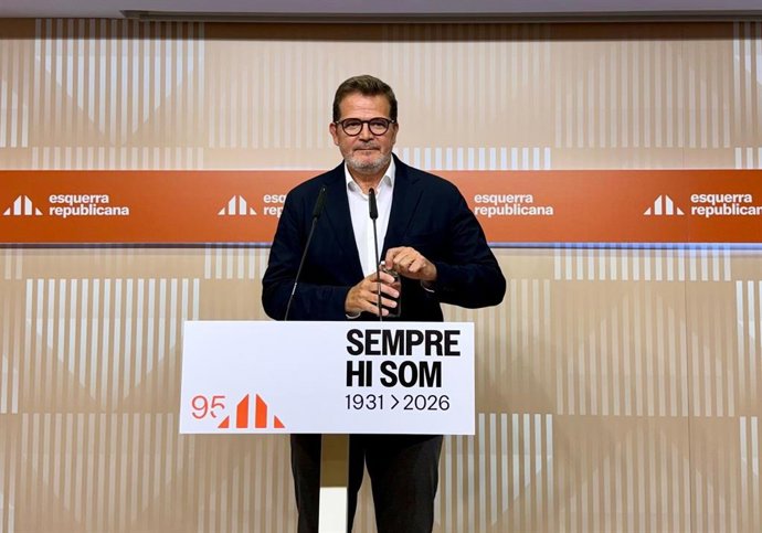 El vicesecretario de Comunicación y portavoz de ERC, Isaac Albert, en rueda de prensa.