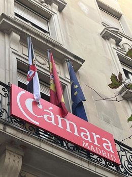 Bandera de Ceuta en la sede de la Cámara de Comercio de Madrid