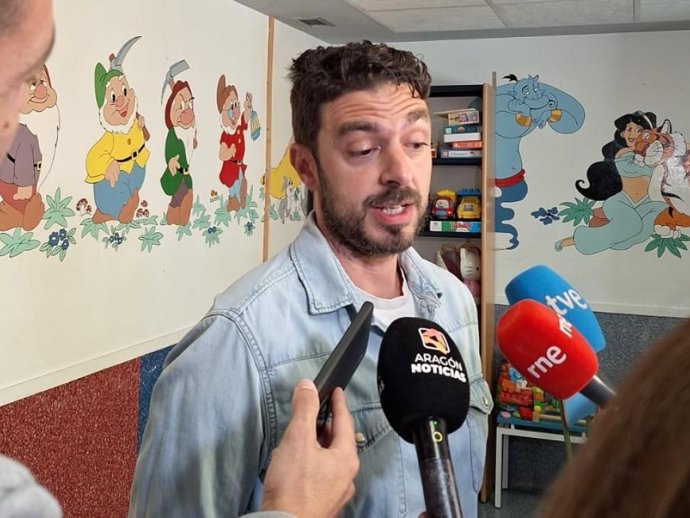 El enfermo Lorenzo Bergua atendiendo a los medios de comunicación este martes, 13 de octubre, en el Hospital Universitario San Jorge