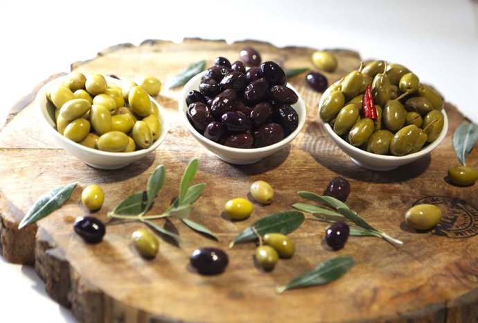 Variedad de olivas mallorquinas.