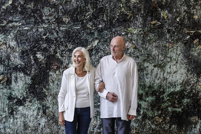 La col·leccionista Hortensia Herrero junt amb el pintor i escultor alemany Anselm Kiefer 