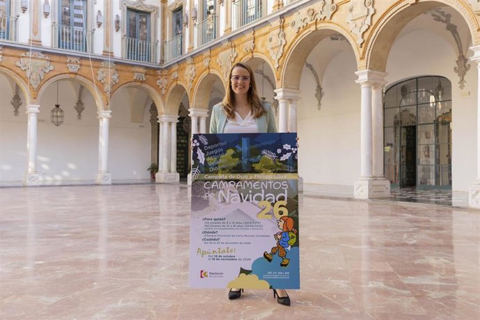 La delegada de Juventud de la Diputación, Sara Alguacil, en la presentación de los campamentos de Navidad.