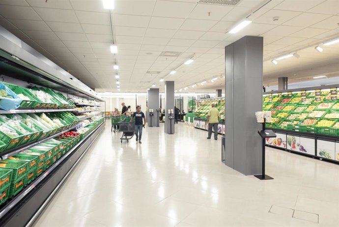 Mercadona reabre su supermercado de Adeje (Tenerife) tras adaptarlo al nuevo modelo de 'Tienda 9'