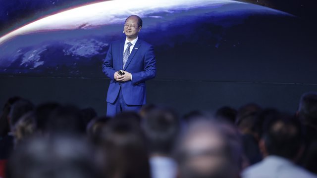 Archivo - El CEO de Geely Auto International Corporation, Alex Nan, en la factoría de Ford en Almussafes
