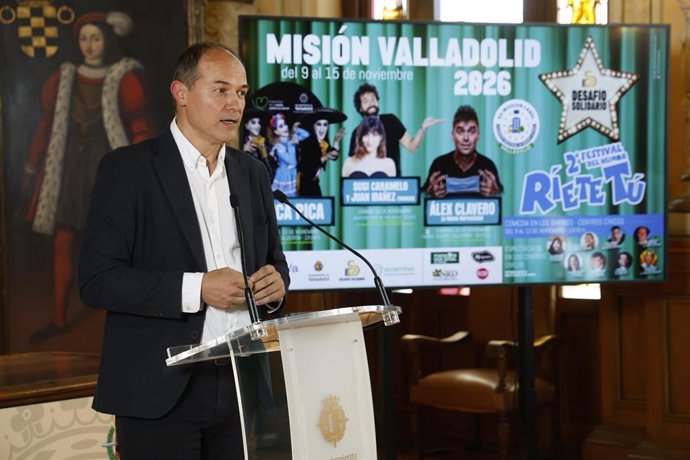 El concejal Alejandro García Pellitero presenta el Festival del Humor en Valladolid.