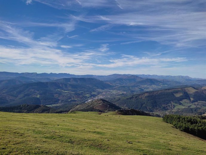 Archivo - Bizkaia desde el monte Eretza