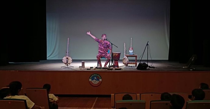 Un fragmento de la actuación de Aventuras africanas Gurumbe, en Marinaleda