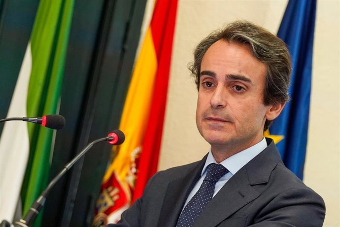 El consejero de Fomento y Movilidad de la Junta de Andalucía, Mario Muñoz-Atanet, interviene en el Foro Gaesco con la conferencia 'Infraestructuras para Sevilla: Retos y oportunidades'. A 13 de octubre de 2026 en Sevilla (Andalucía, España).