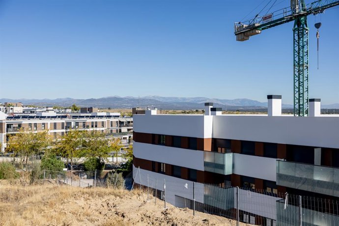 Un bloc de cases en construcció.