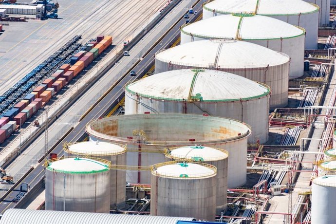 Surus subasta 3,2 millones de litros de combustible.