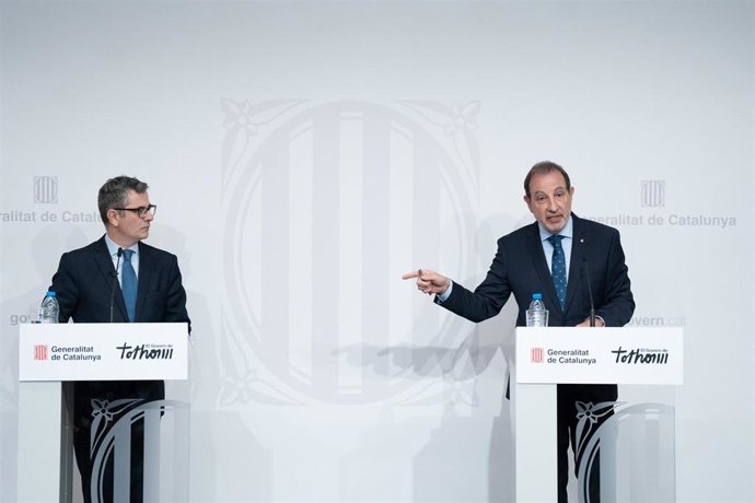Archivo - El conseller de Justicia Ramon Espadaler (D), el ministro de la Presidencia, Relaciones con las Cortes y Justicia, Félix Bolaños (I), en una imagen de archivo