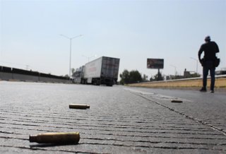Archivo - Casquillos de bala en una calle de Guadalajara, capital del estado mexicano de Jalisco