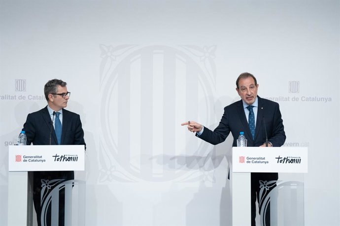 Archivo - Arxivo - El conseller de Justícia Ramon Espadaler (D), el ministre de la Presidència, Relacions amb les Corts i Justícia, Félix Bolaños (I), en una imatge d'arxiu