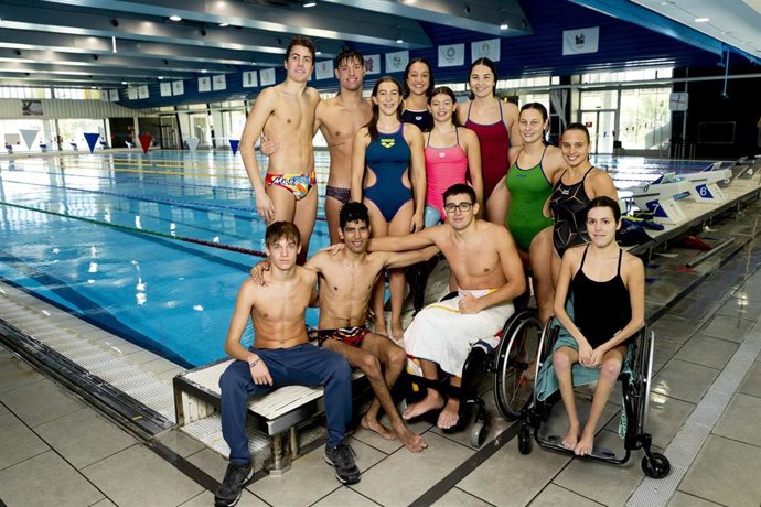 Foto del Equipo Promesas Paralímpicas de AXA tras un entrenamiento en el CAR de Sant Cugat