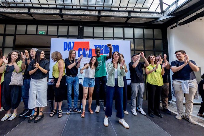 Archivo - La presidenta de Plataforma Trans, Mar Cambrollé, la secretaria general de Podemos, Ione Belarra, la secretaria política de Podemos y eurodiputada, Irene Montero, el exdiputado de Podemos en la Asamblea de Madrid, Serigne Mbaye, durante el acto 