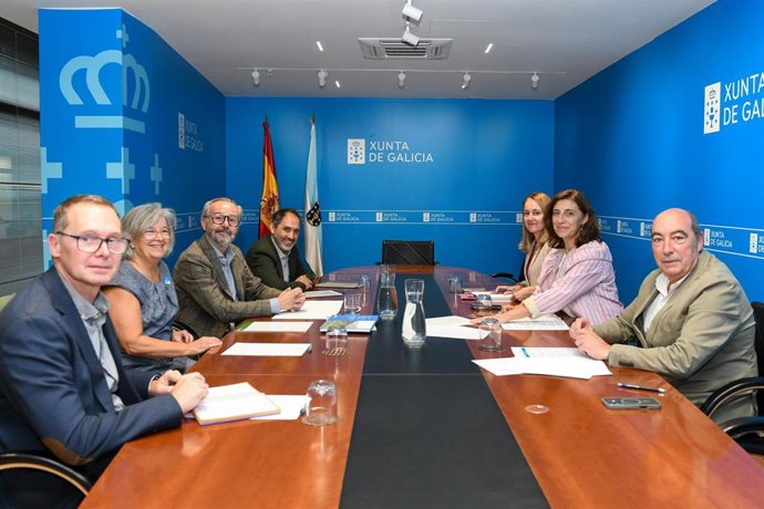 La conselleira de Medio Ambiente e Cambio Climático, Ángeles Vázquez, reunida con responsables del Colegio Oficial de Ingenieros Agrónomos de Galicia y de la Fundación Enxeñería Agronómica para o Desenvolvemento de Galicia.