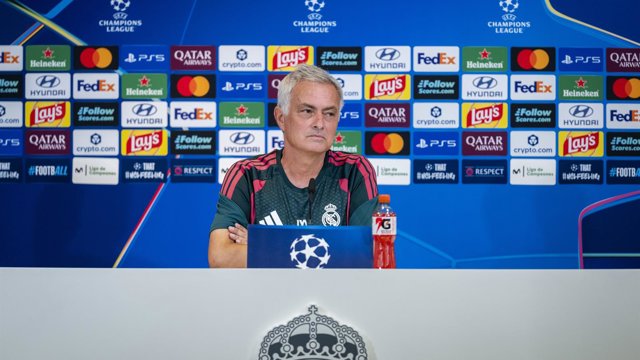 Archivo - Jose Mourinho en rueda de prensa antes de un partido de la Liga de Campeones