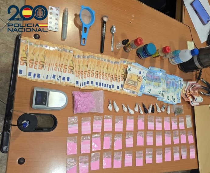 Tres detenidos tras ser sorprendidos con éxtasis, tusi, cocaína y marihuana escondidos en un coche en Maó